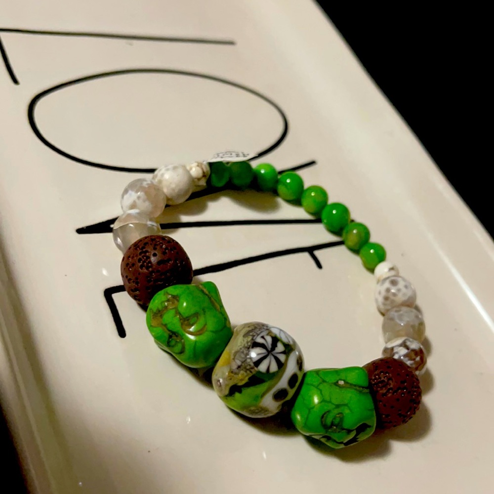 💚🤎8” oil infusible handmade stretch bracelet🤎💚